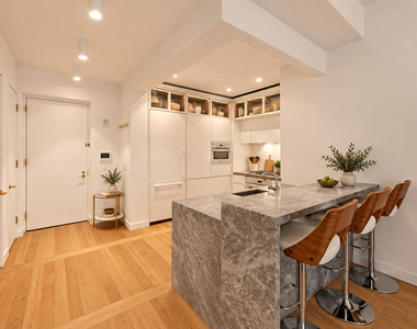 30 Warren Street - Photo Thumbnail 7