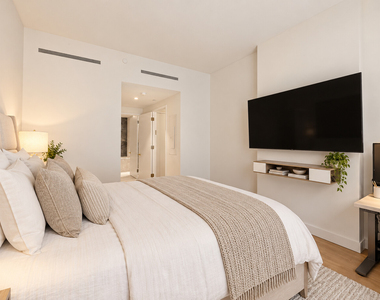 30 Warren Street - Photo Thumbnail 2