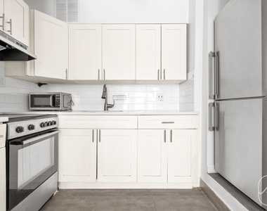 313 W 29th Street - Photo Thumbnail 7