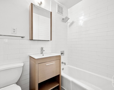 313 W 29th Street - Photo Thumbnail 8