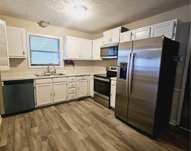 6847 Candlewood Drive - Photo Thumbnail 5