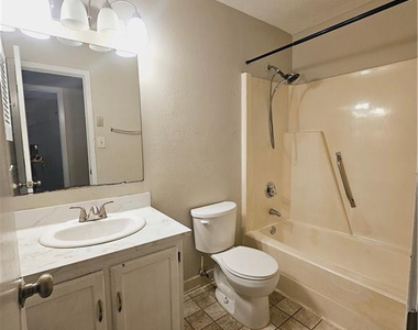 6847 Candlewood Drive - Photo Thumbnail 16