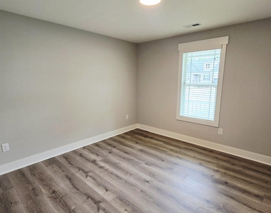 574 Long Grass Drive - Photo Thumbnail 8