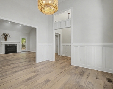 208 Hickory Glen Lane - Photo Thumbnail 17