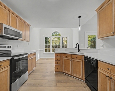 208 Hickory Glen Lane - Photo Thumbnail 23