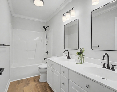 208 Hickory Glen Lane - Photo Thumbnail 9