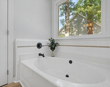 208 Hickory Glen Lane - Photo Thumbnail 31