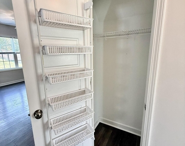 325 Whetstone Drive - Photo Thumbnail 5
