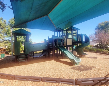 2952 Casona Way - Photo Thumbnail 43