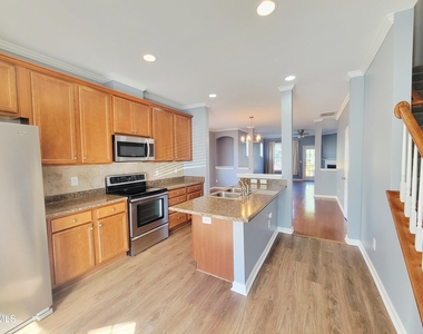 2952 Casona Way - Photo Thumbnail 13