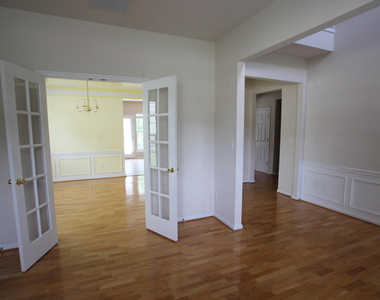 503 Crescendo Drive - Photo Thumbnail 4
