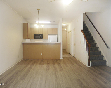 101 Rock Haven Road - Photo Thumbnail 2