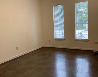 2529 Rio Grande St - Photo Thumbnail 6