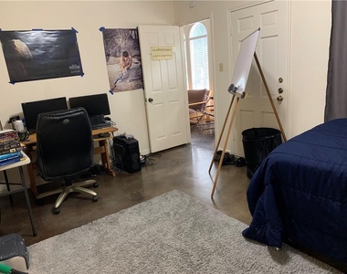 2529 Rio Grande St - Photo Thumbnail 9
