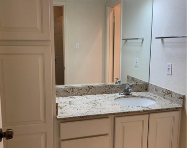 2529 Rio Grande St - Photo Thumbnail 10