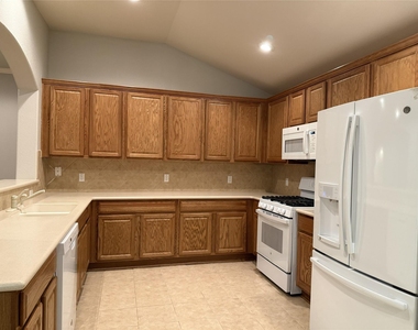 1606 Discovery Blvd - Photo Thumbnail 3