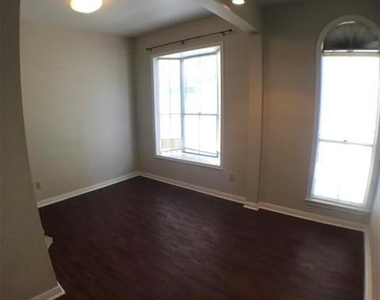 2529 Rio Grande St - Photo Thumbnail 2