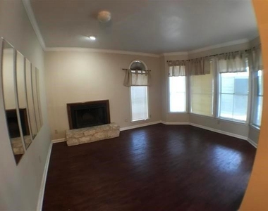 2529 Rio Grande St - Photo Thumbnail 7