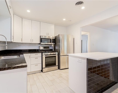 1010 Arcadia Ave - Photo Thumbnail 6