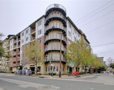 910 W 25th St - Photo Thumbnail 2