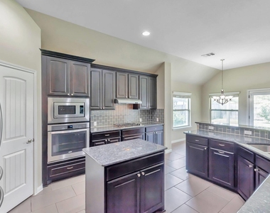 101 Dasher Dr - Photo Thumbnail 8