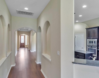 101 Dasher Dr - Photo Thumbnail 2
