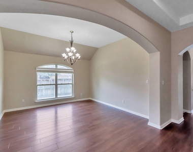 101 Dasher Dr - Photo Thumbnail 10