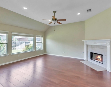 101 Dasher Dr - Photo Thumbnail 5