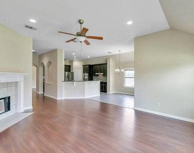 101 Dasher Dr - Photo Thumbnail 4