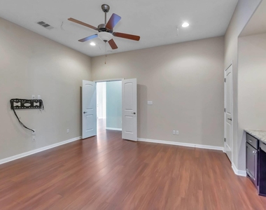 101 Dasher Dr - Photo Thumbnail 12