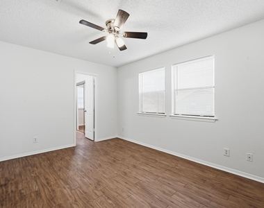 2608 Garrettson Dr - Photo Thumbnail 11
