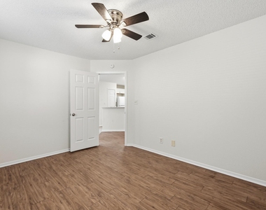 2608 Garrettson Dr - Photo Thumbnail 12