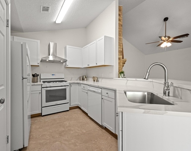 2608 Garrettson Dr - Photo Thumbnail 3