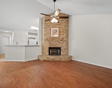 2608 Garrettson Dr - Photo Thumbnail 5