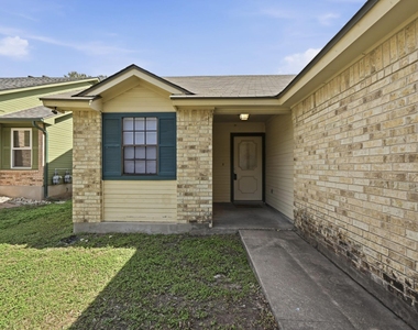 2608 Garrettson Dr - Photo Thumbnail 1