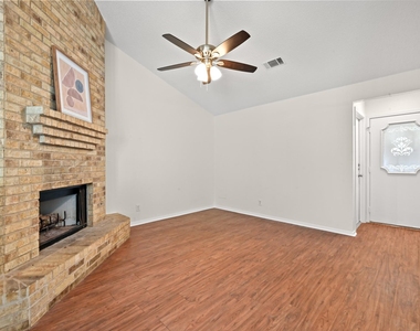 2608 Garrettson Dr - Photo Thumbnail 7