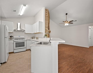 2608 Garrettson Dr - Photo Thumbnail 9
