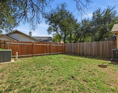2608 Garrettson Dr - Photo Thumbnail 17