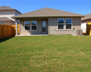 301 Hamilton Pool Ln - Photo Thumbnail 18