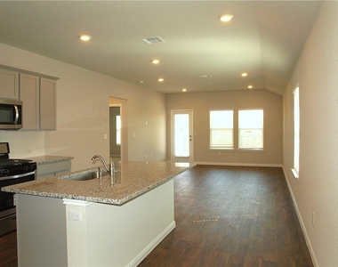 301 Hamilton Pool Ln - Photo Thumbnail 5