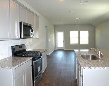 301 Hamilton Pool Ln - Photo Thumbnail 4