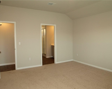 301 Hamilton Pool Ln - Photo Thumbnail 8