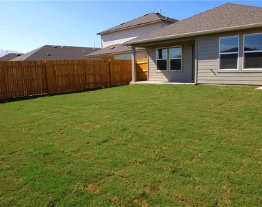 301 Hamilton Pool Ln - Photo Thumbnail 19