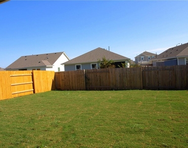 301 Hamilton Pool Ln - Photo Thumbnail 17