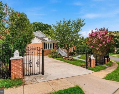 14707 Dunbar Lane - Photo Thumbnail 2