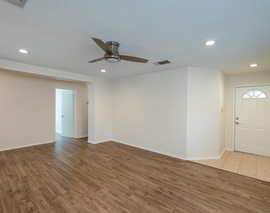 3111 Hailey Ln - Photo Thumbnail 3