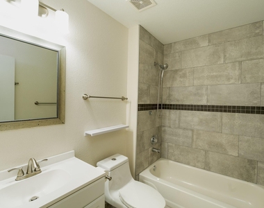 3111 Hailey Ln - Photo Thumbnail 10