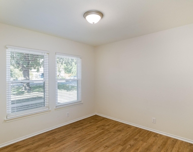 3111 Hailey Ln - Photo Thumbnail 11