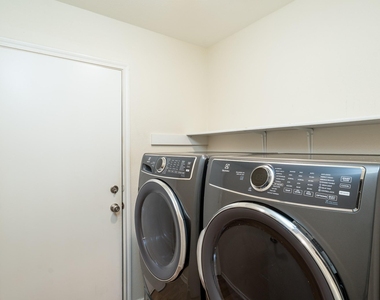 3111 Hailey Ln - Photo Thumbnail 12