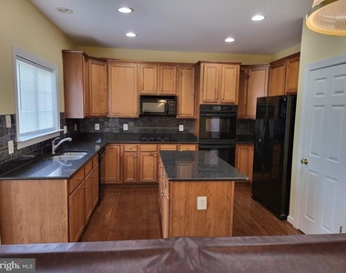 6161 Popes Creek Place - Photo Thumbnail 3